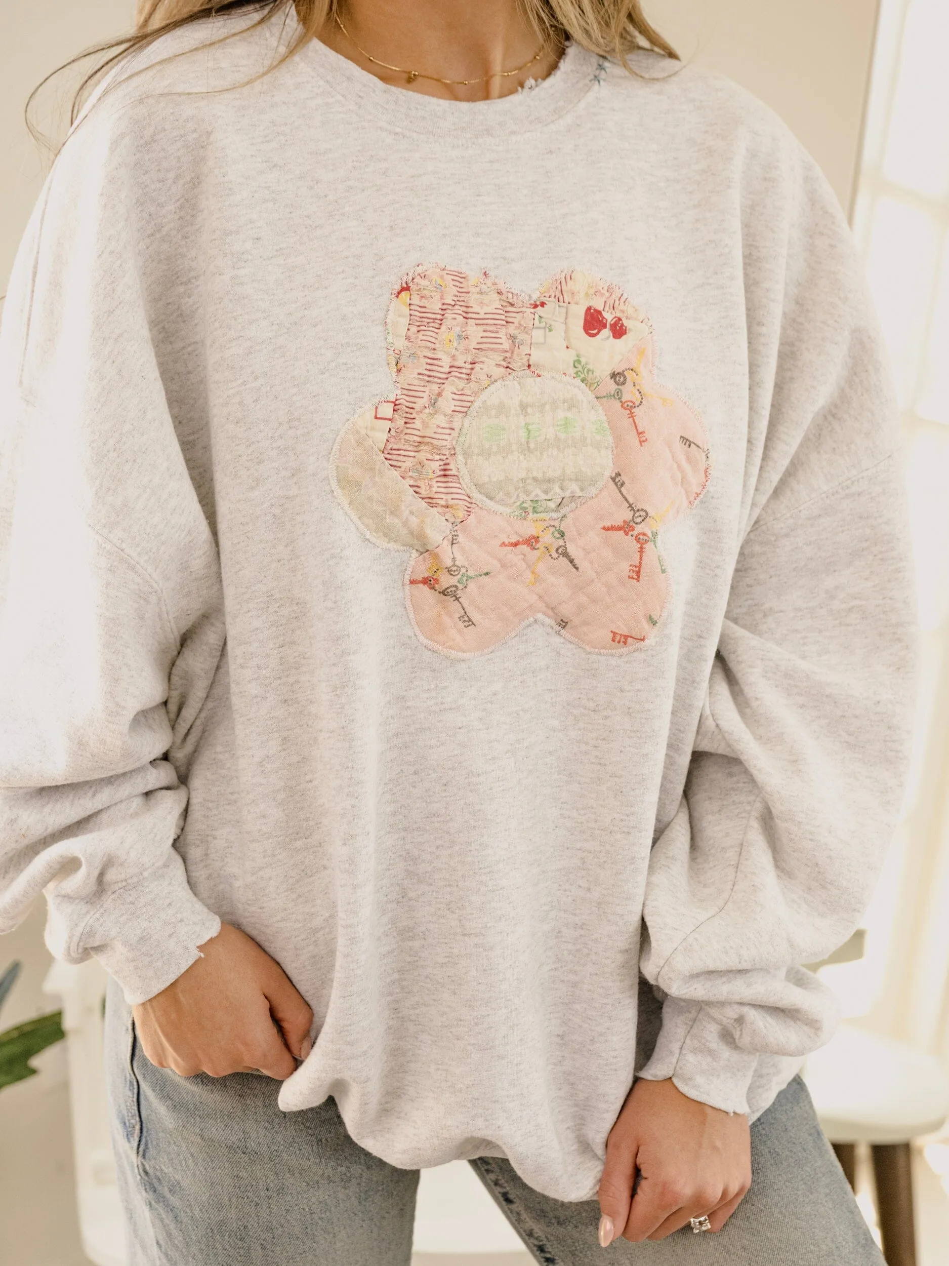 2XL Flower Quilted Applique Gray Thrifted Sweatshirt