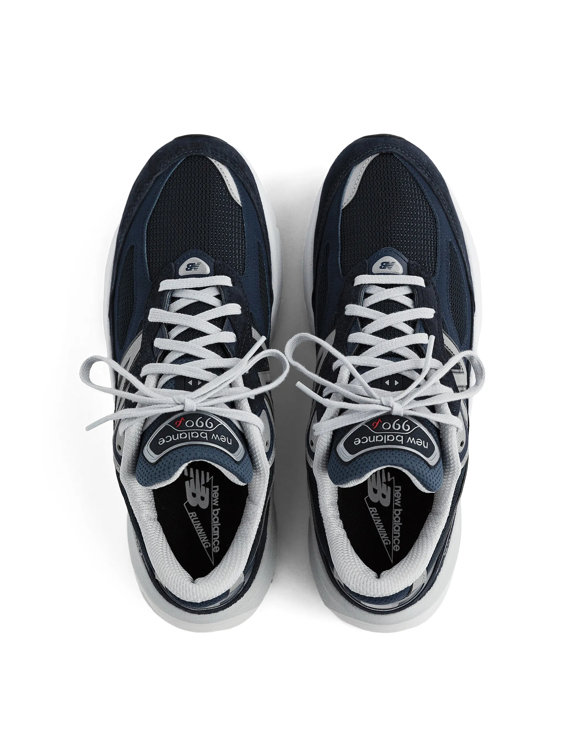 990v6 - Navy / White