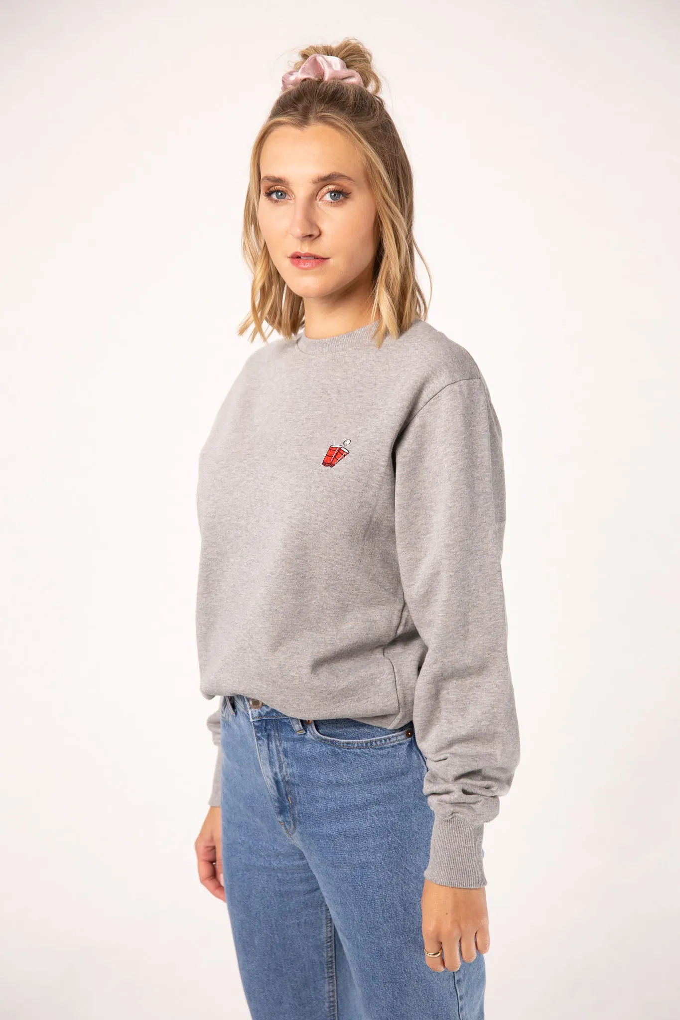 Beerpong | Bestickter Bio-Baumwoll Frauen Pullover