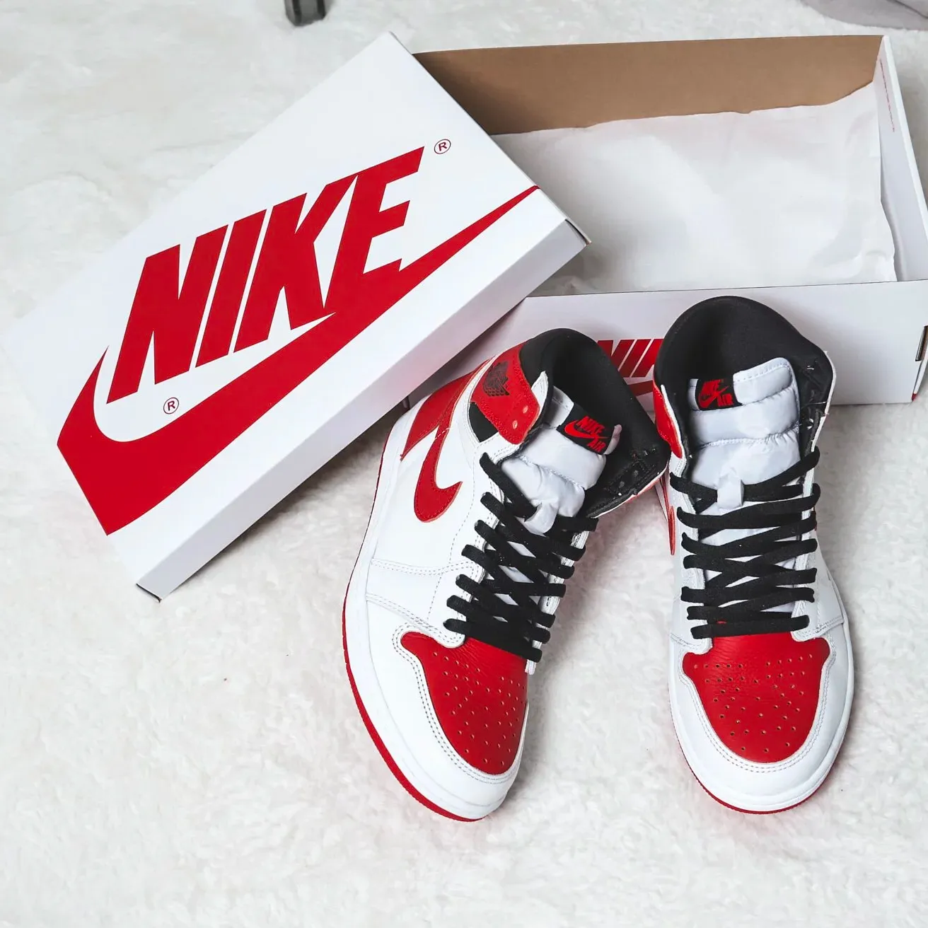 Nike Air Jordan 1 Retro High OG Heritage [555088-161]