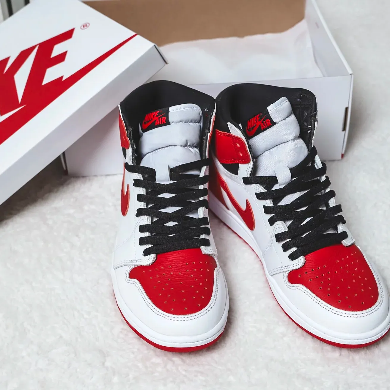 Nike Air Jordan 1 Retro High OG Heritage [555088-161]