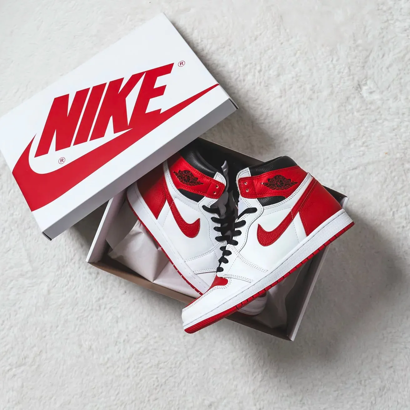 Nike Air Jordan 1 Retro High OG Heritage [555088-161]