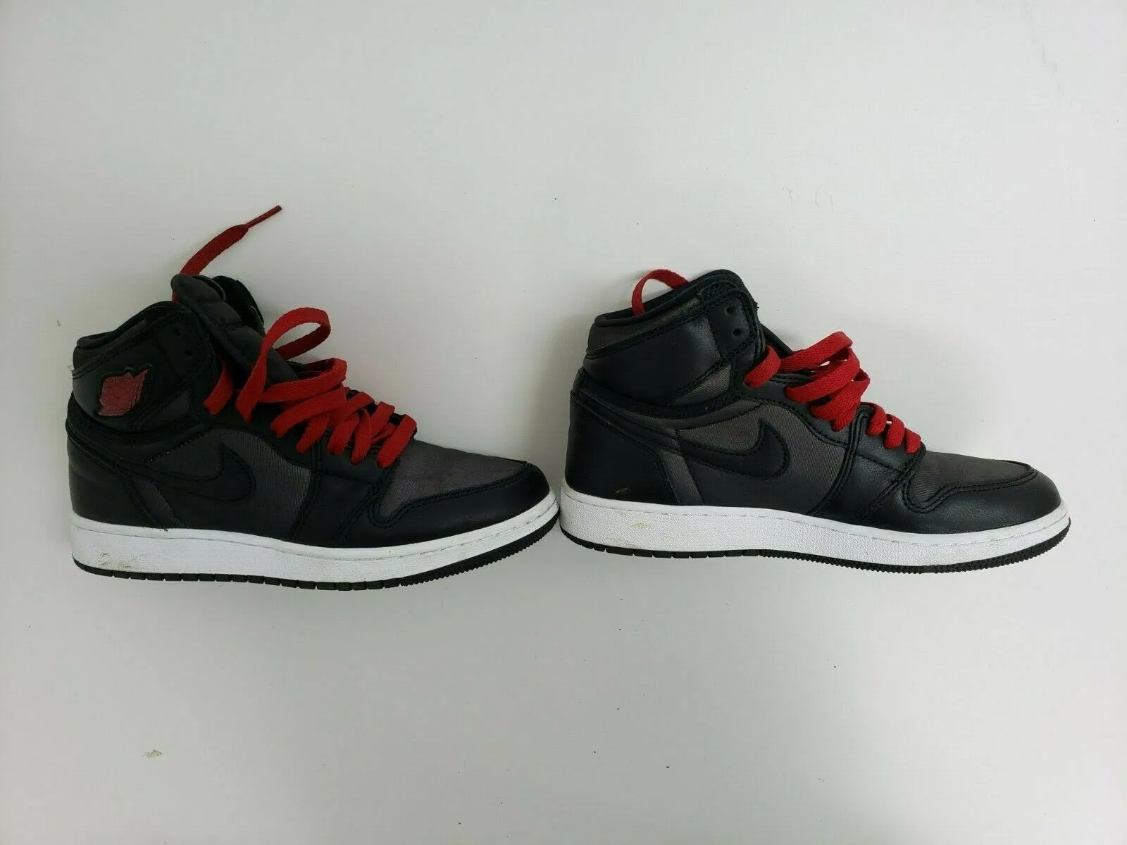 Nike Air Jordan 1 Retro High OG | Kids Sneakers | 575441 060 | Sz 5Y US, 37.5 EU