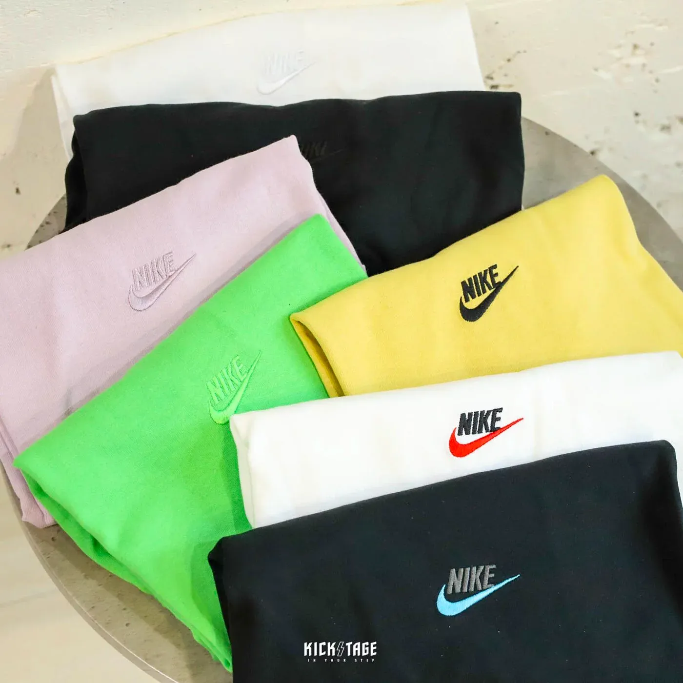 Nike NSW Small Embroidered Logo Swoosh Tee [DB3194]