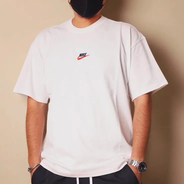 Nike NSW Small Embroidered Logo Swoosh Tee [DB3194]